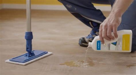 what should i use to clean vinyl plank flooring
